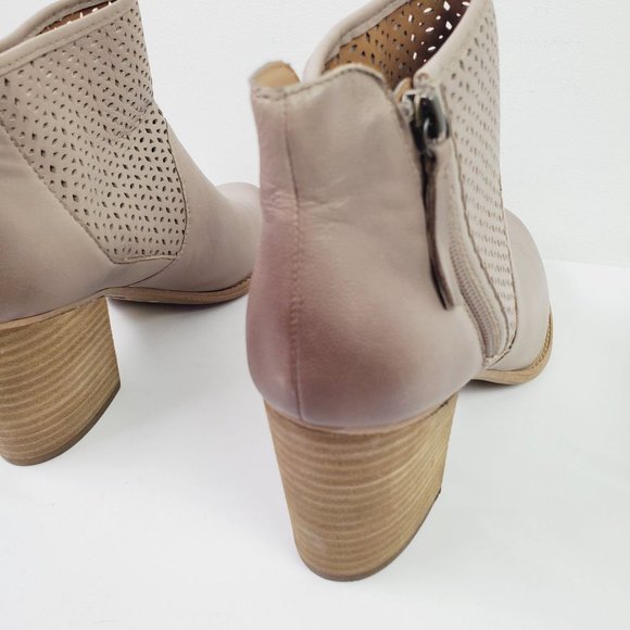 Sofft Perforated Nude Ombre Zipper Side CBUG18 Bootie Sz 10M - Picture 9 of 12